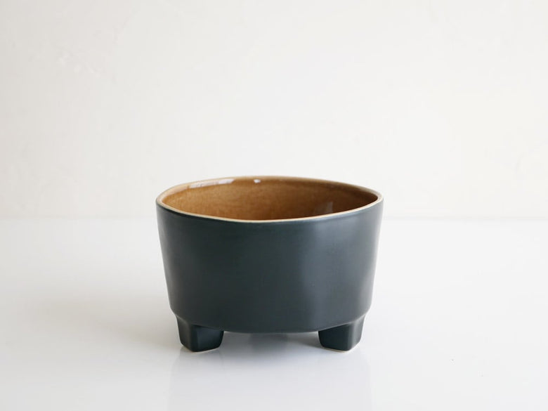 【COSTA NOVA】茶色のストーンウェア製フッテッドボウル