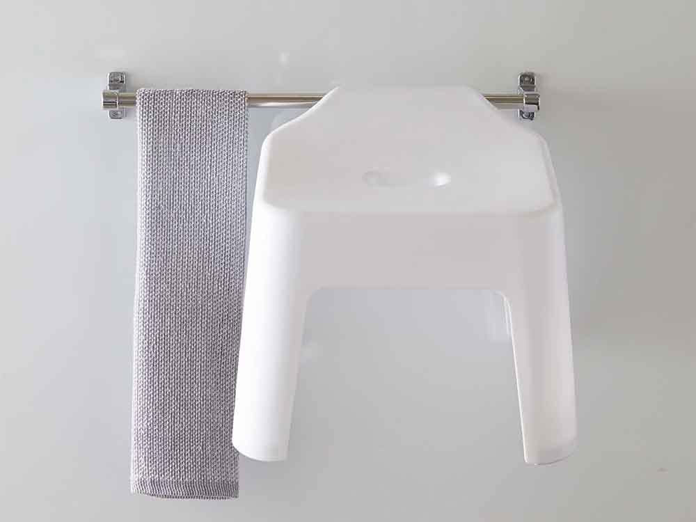 タワーの銀色引っ掛け風呂イス