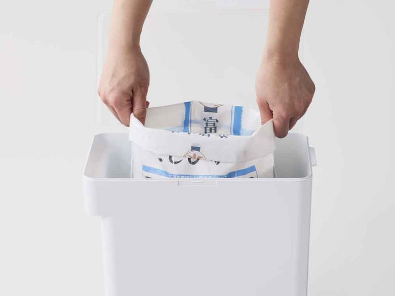 YAMAZAKIタワー密閉米びつと計量カップ