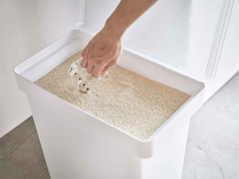 タワー製の密閉プラスチック米びつと蓋