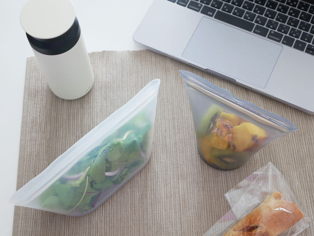 Zip Topジップトップブランドのプラチナシリコーン製ディッシュセット。透明な蓋付きで、S、M、Lの各サイズが揃っています。