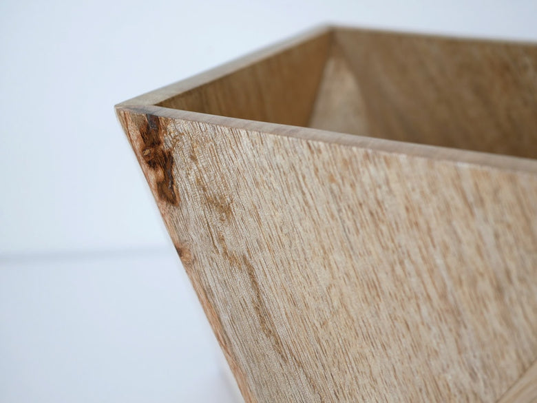 ポリゴン型のブラウンマンゴーウッドポットカバー