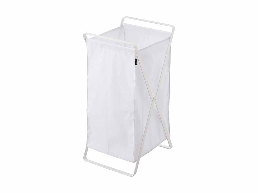 YAMAZAKI/towerの銀色プラスチック製ランドリーバスケット。家庭用の耐久性ある収納バスケット。