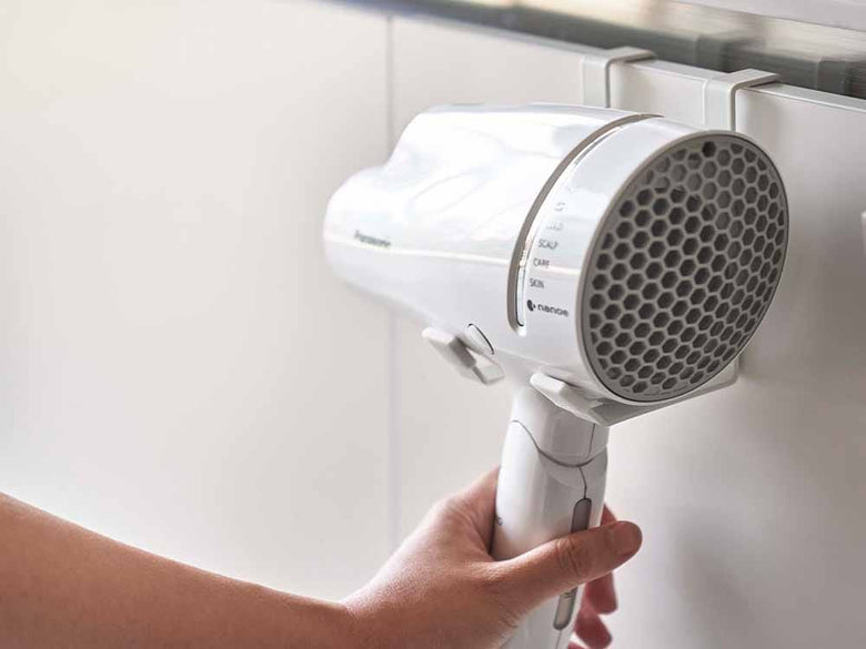 YAMAZAKI/towerブランドのドライヤーハンガー