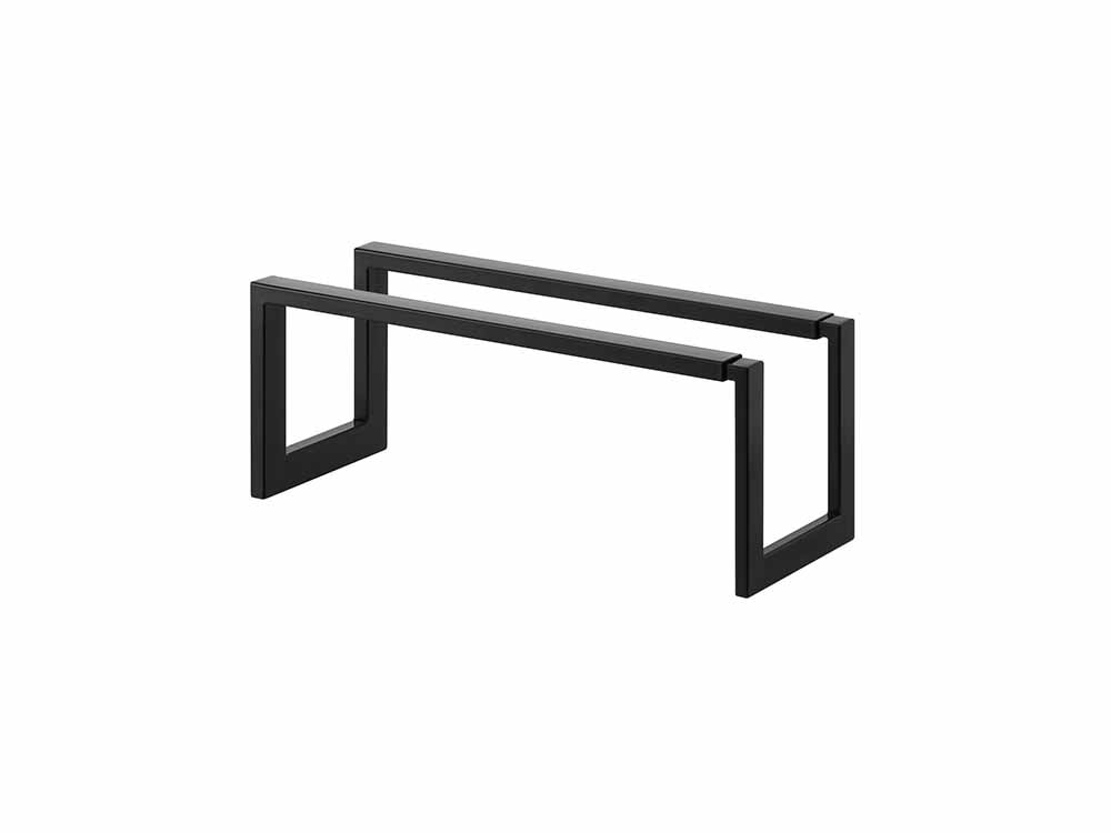 YAMAZAKI/LINE製伸縮シューズラック1段。スチール製で幅38〜70cm、約4〜6足の靴を収納可能