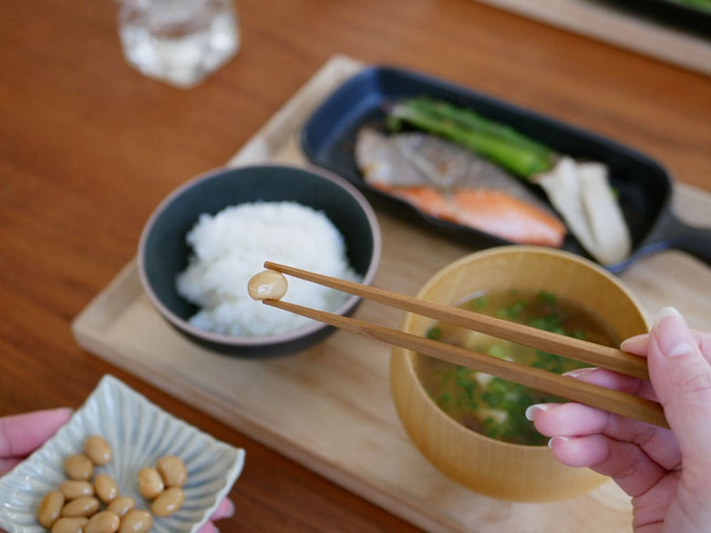 ウォルナット、オーク、チークの五角チョップスティックと食器