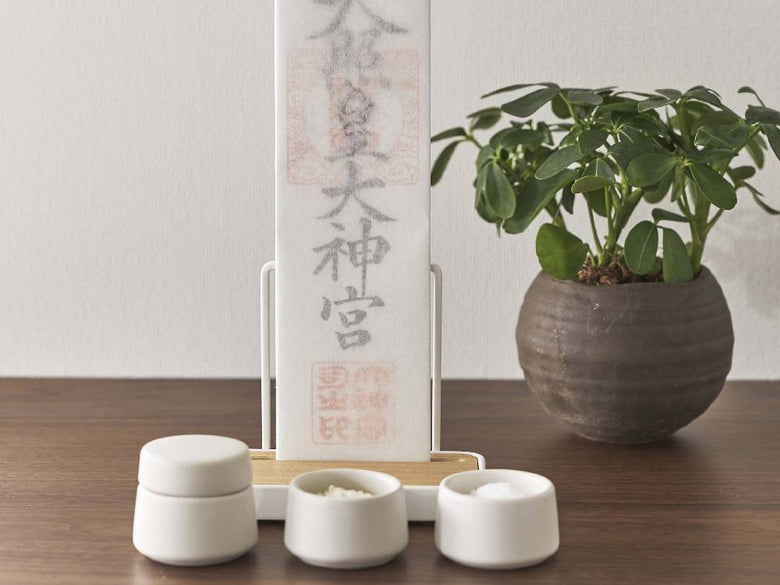 セラミックの円筒形神札スタンド