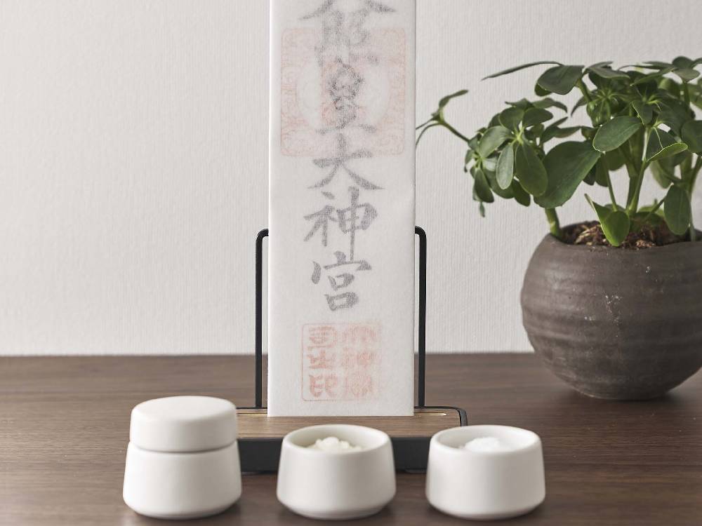 タワーブランドのスチールと木製神札スタンド