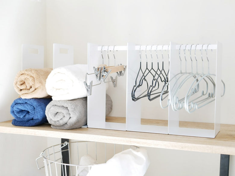 タワーのスチール製ハンガー収納ラック