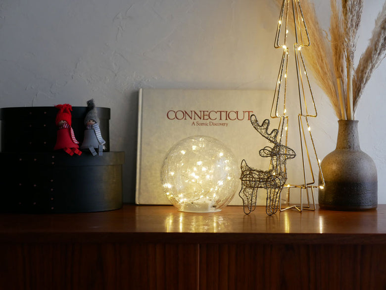 Horn Please製『イグルー』ガラスドーム型LEDライトの製品画像。透明なガラスにLEDが組み込まれたデザインの照明