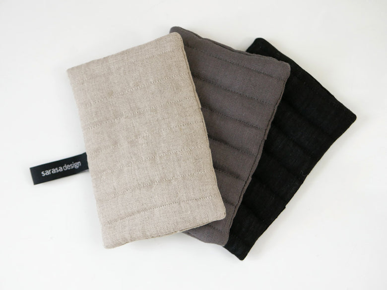 サラサデザインのリネン100%キッチングリルミトン。自然な麻の風合いで、サイズ約10×15cm。