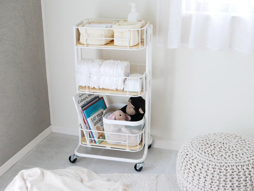 BY CAGEの三段ワゴン、スチールと天然木のバスケット付き