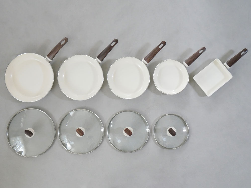 GREENPAN（グリーンパン）のウッドビーシリーズ、セラミックコーティングのフライパンとガラス蓋がセットになった調理器具