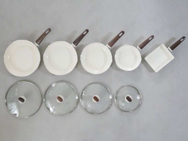 GREENPAN（グリーンパン）のウッドビーシリーズ、セラミックコーティングのフライパンとガラス蓋がセットになった調理器具