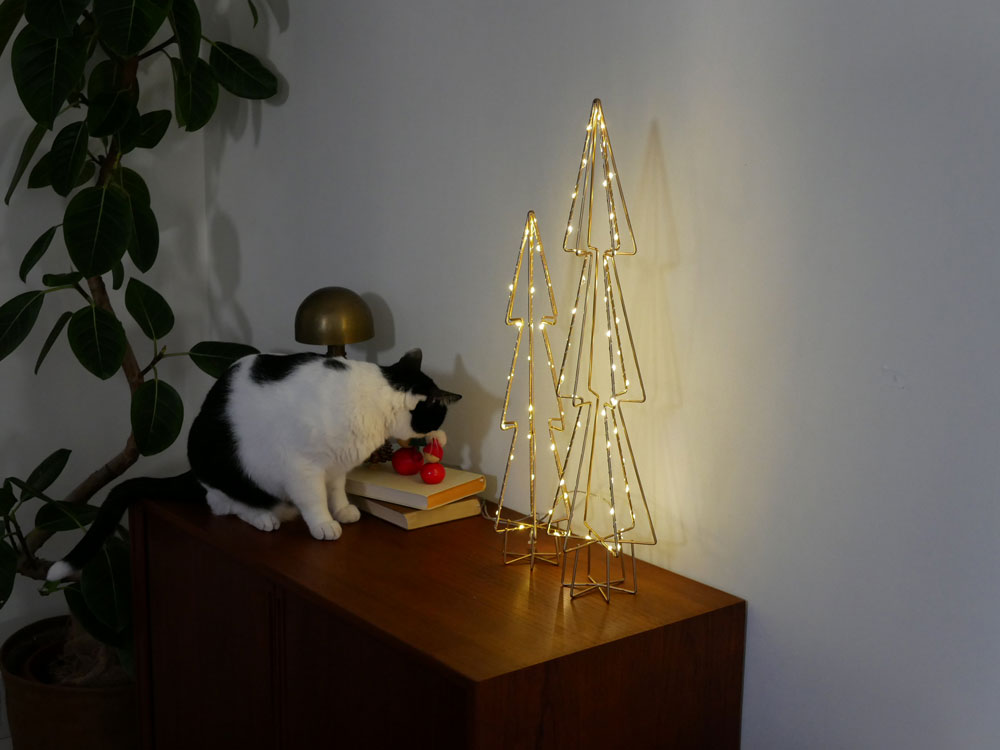 Horn PleaseのLEDライトを搭載した鉄製フレームワークツリー