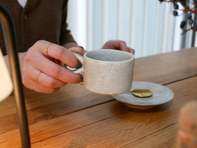 兵山窯の手作り陶器コーヒー碗とまる皿のセット