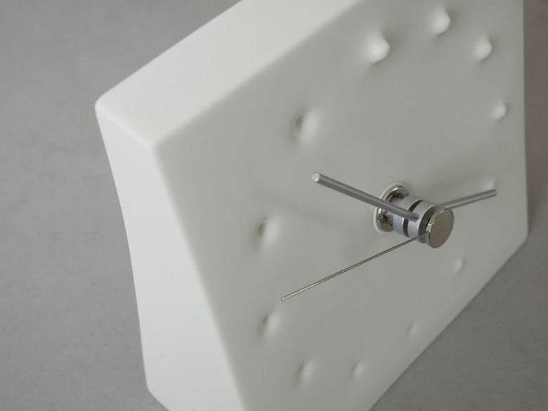 塚本カナエデザインのレムノスポーセリンクロック