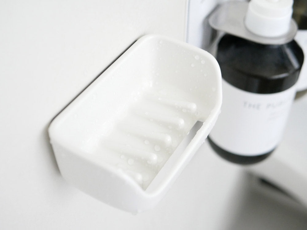 マーナのマグネット石鹸置きが浴室に設置されている