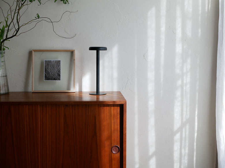 FUJITA KINZOKUの鉄製テーブルランプ イチ