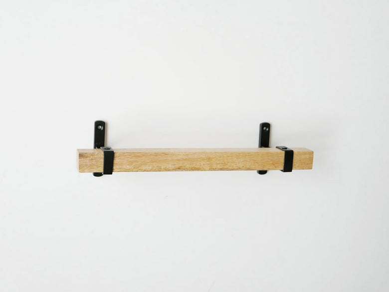 アイアンとマンゴーウッド製のPOSH LIVINGルームバー