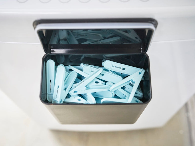 マグネット洗剤ボールストッカーのプラスチック容器と蓋