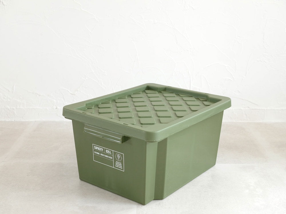 アデペシュのストッケージリッドが木箱に入っている様子