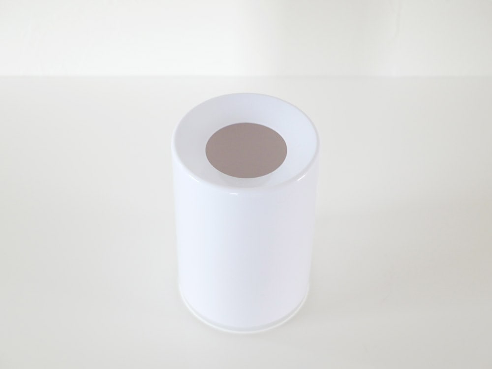 ideacoの白色丸型ミニダストボックス