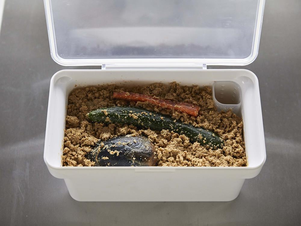タワー製 密閉ぬか漬けケース 水取り器付