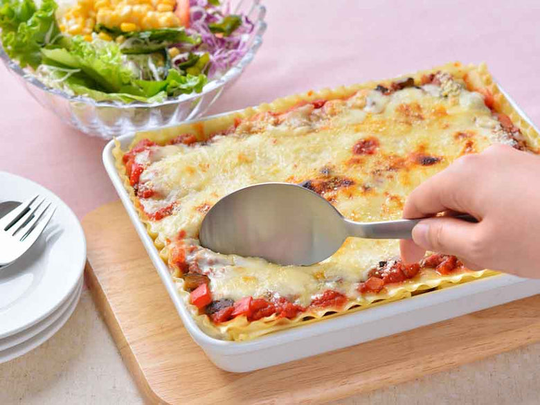 ラザニアとオークスのすくえるナイフ