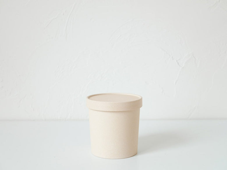 ホーンプリーズECOキャニスター、アイボリーとグレーの筒形プラスチック製陶磁器風容器。環境に優しい素材でキッチン収納に最適