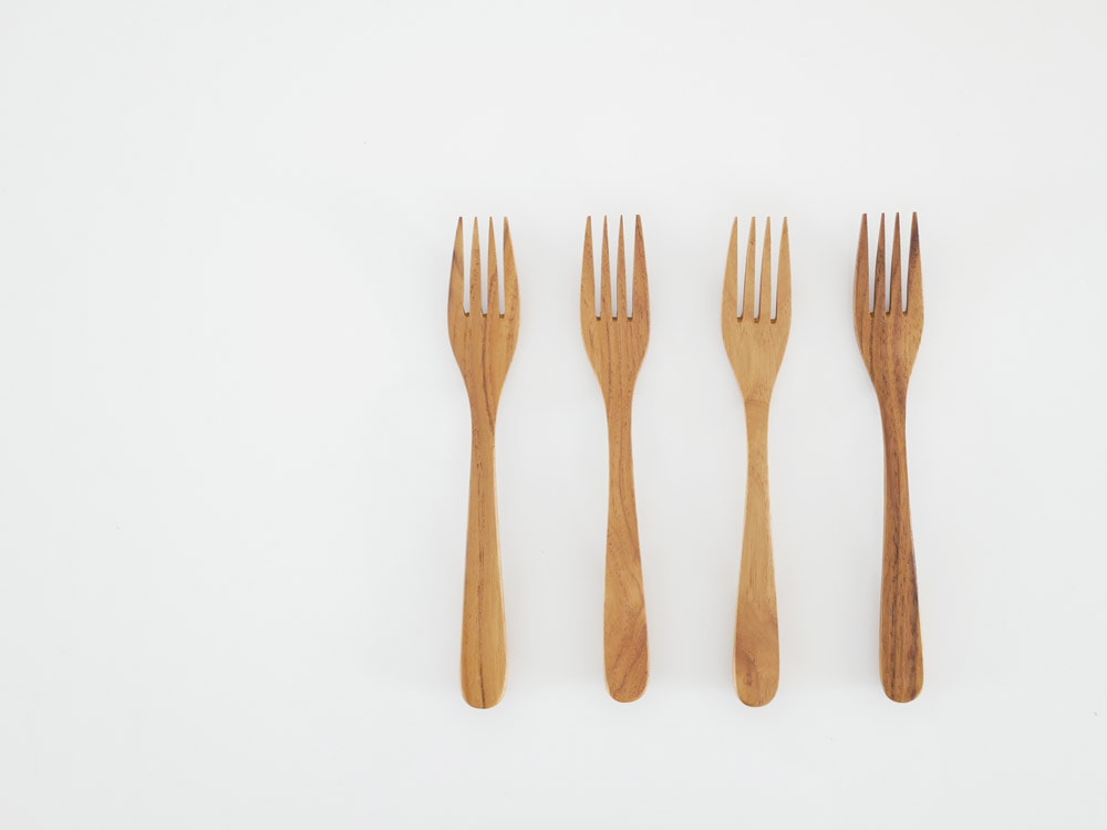 ティークウッド製のフォークとスプーン