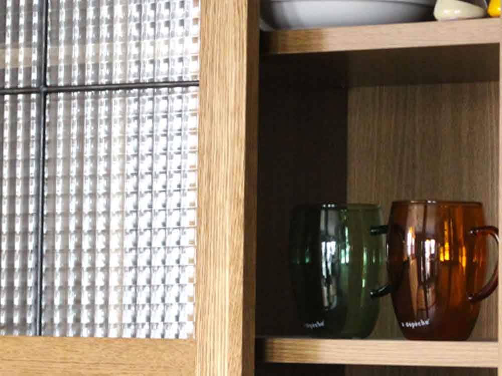 adepecheスライドガラスローボード1200、オークとガラスのデザイン