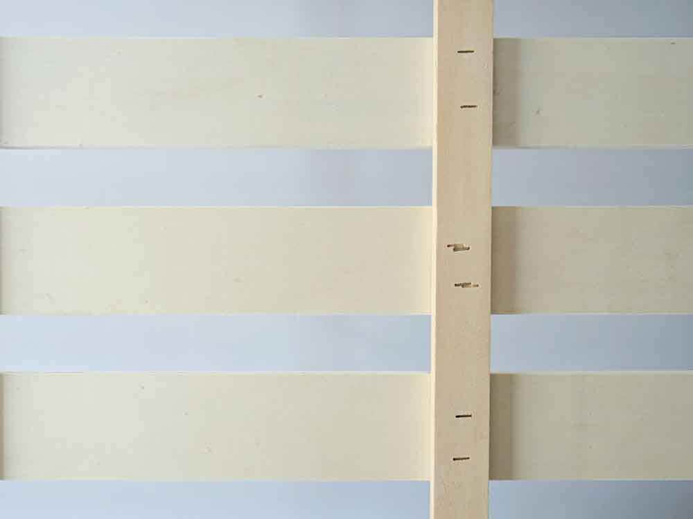 a.depecheのスチールパイプと樺無垢製ベッドフレーム