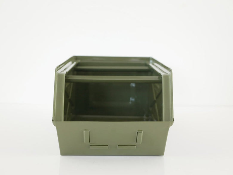 ダルトンパーツストッカーが並んだプラスチック製の箱