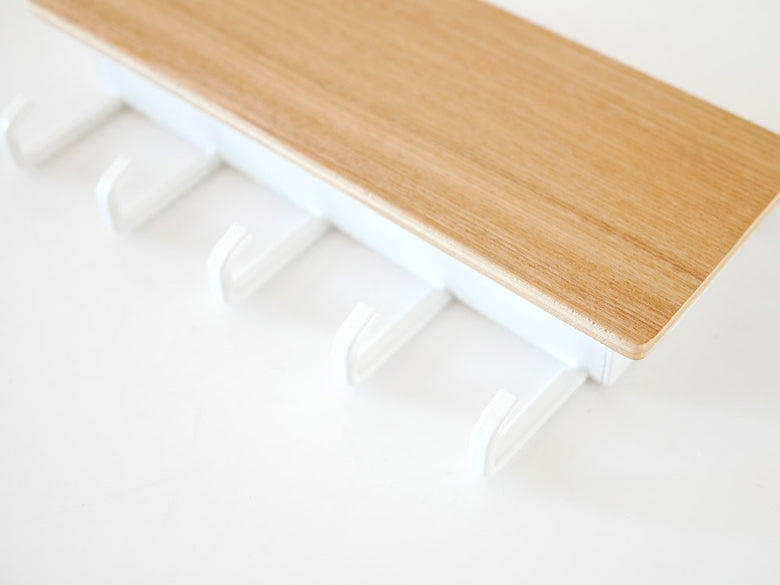 YAMAZAKI/RIN製ホルダー付きマグネットキーフック、天然木積層合板とスチールで作られた壁掛け用キーラック