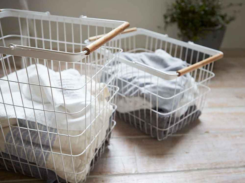 Yamazaki/towerのランドリーワイヤーバスケット、スチール製の収納用バスケット、サイズMとLが表示されています