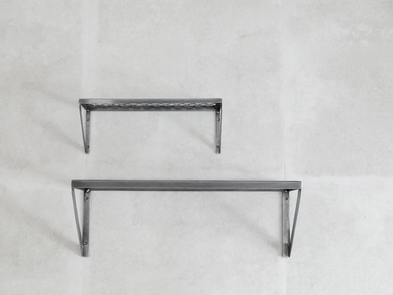 POSH LIVINGの銀色メッシュラック