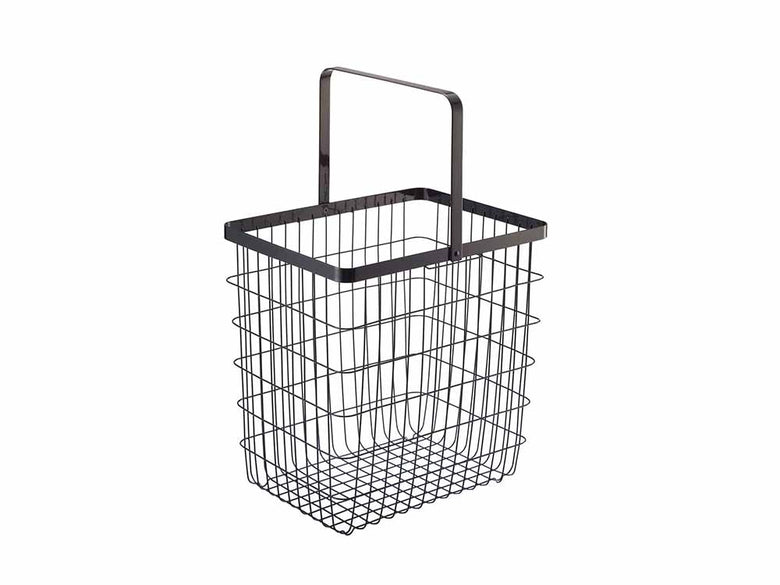 Yamazakiタワートスカのスチール製ランドリーワイヤーバスケット。家庭用の洗濯物収納に適したデザイン。