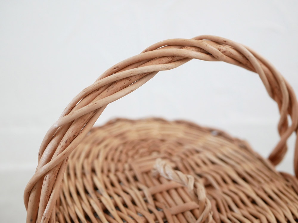 取っ手のあるオーバル型天然素材ウィッカーバスケット