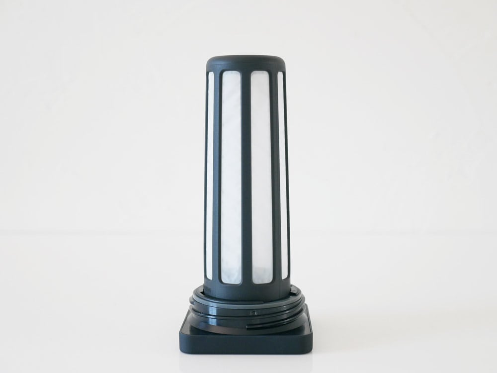 サラサデザインの水出しフィルター付きウォータージャグ。透明なプラスチック製で1.2リットルの容量。