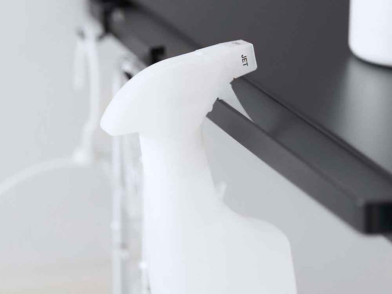 タワー伸縮つっぱり棒用棚板とフックの写真