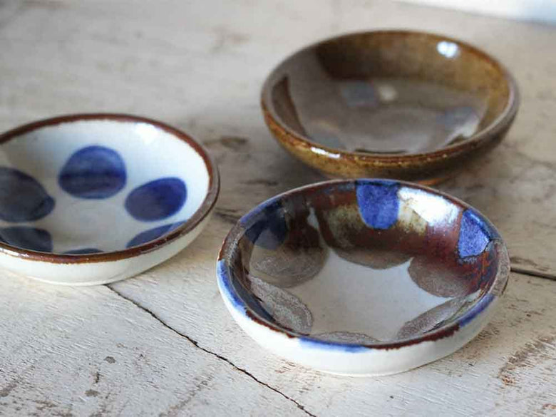 アデペシュの青い陶器豆皿