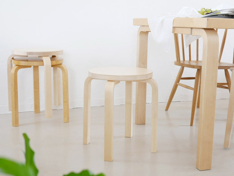 アルテック製スツール60、バーチ材を使用したシンプルでデザイン性の高い木製椅子