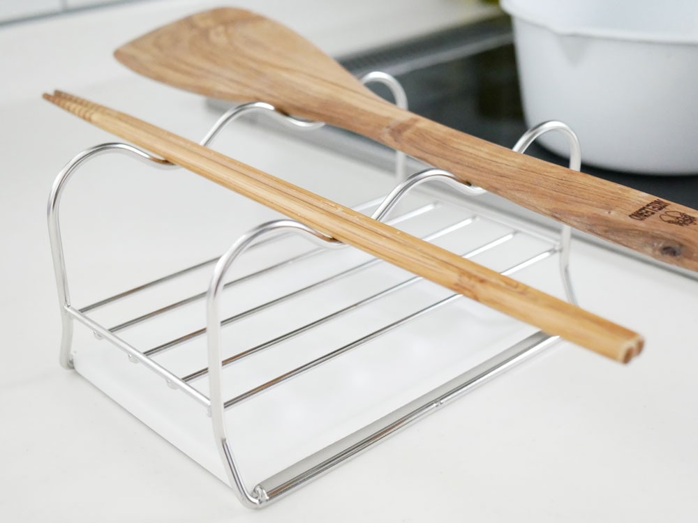 UtaUマルチスタンドに調理器具が掛かっている