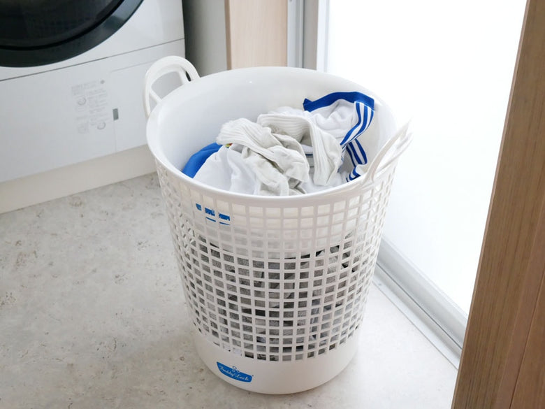 FREDDY LECKのランドリーバスケットと洗濯機