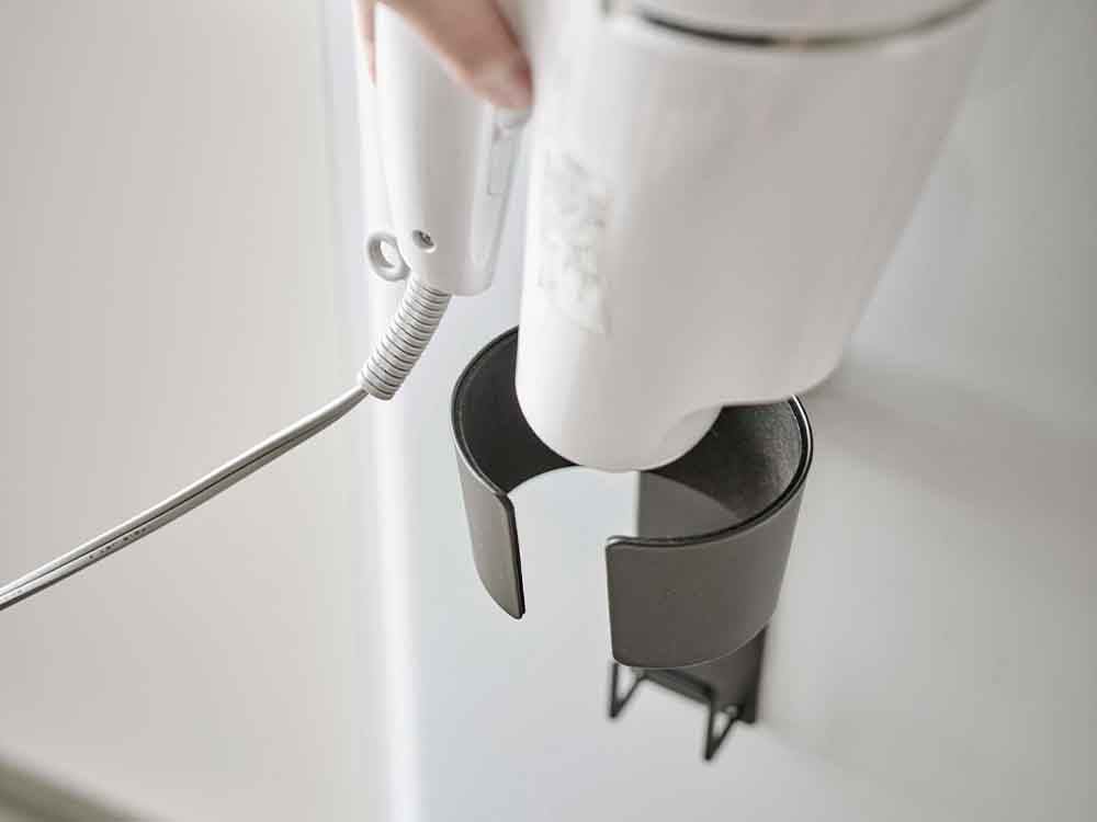 YAMAZAKIタワーの銀色マグネットドライヤーホルダー