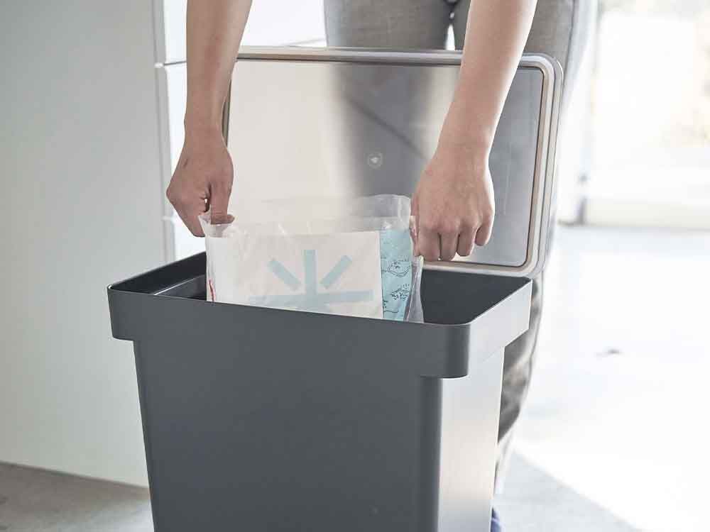 YAMAZAKIタワーの蓋付き密閉米びつ