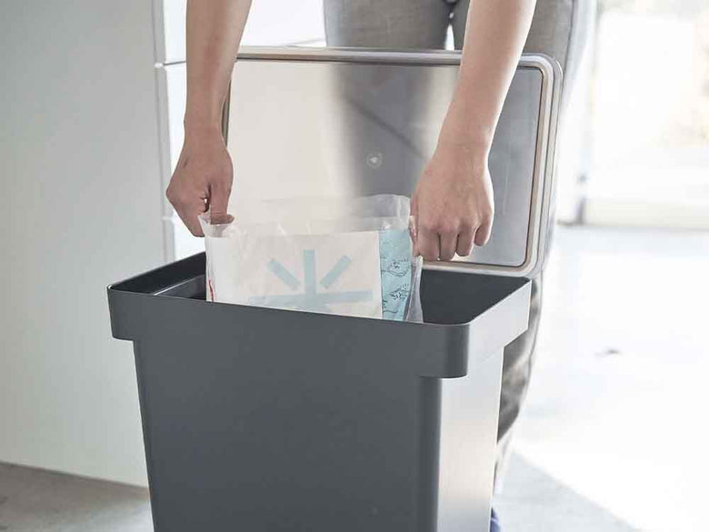 YAMAZAKIタワーの蓋付き密閉米びつ