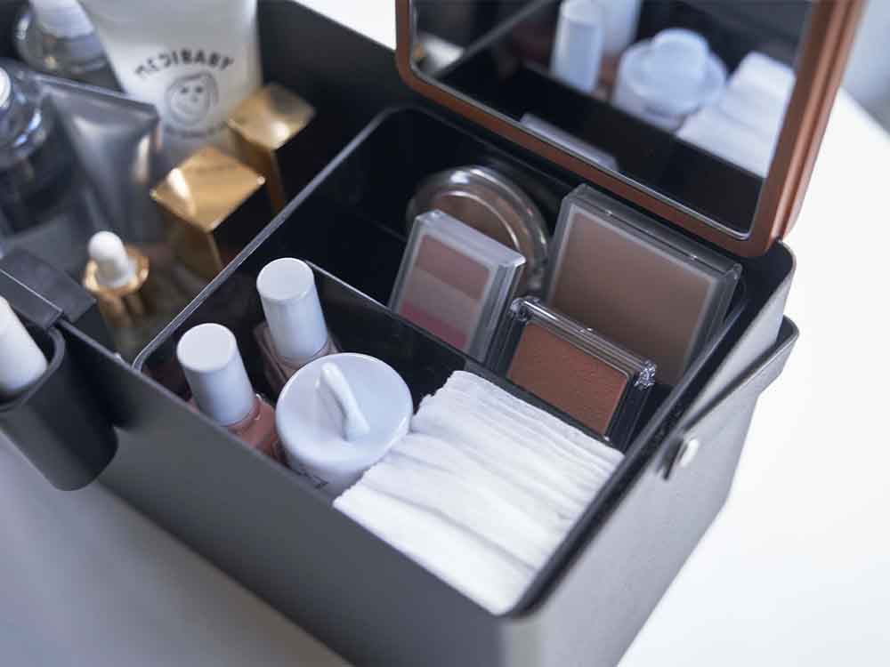 シルバーのYAMAZAKIタワーメイクボックスと蓋