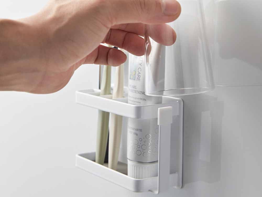 タワーのマグネット式歯ブラシスタンド